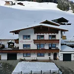 Glockenstuhl, Haus Apartman Tux