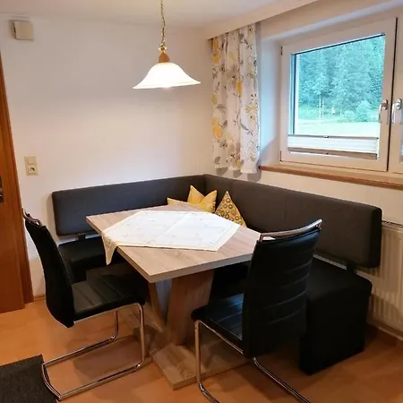Glockenstuhl, Haus * Tux