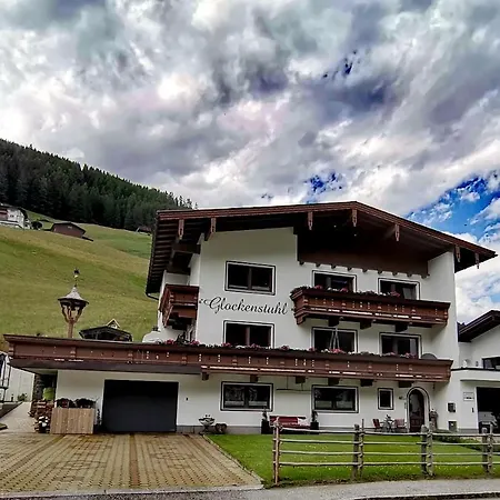 Daire Glockenstuhl, Haus Tux