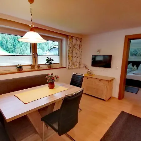Glockenstuhl, Haus *
