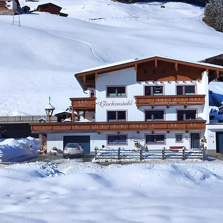 Glockenstuhl, Haus Tux