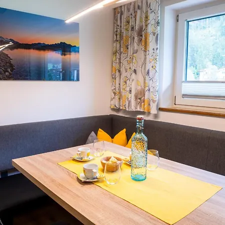 Glockenstuhl, Haus Tux