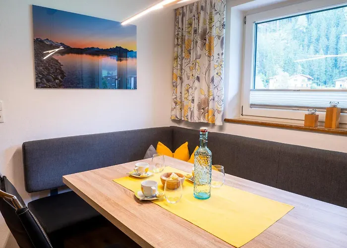 Glockenstuhl, Haus Тукс